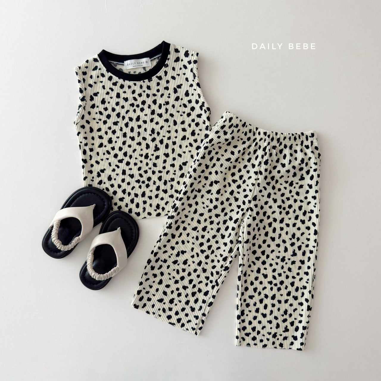 Contrast Pleated Set