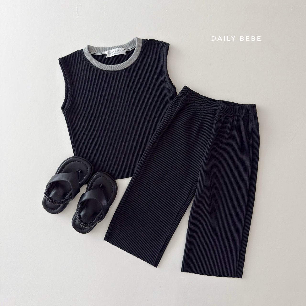 Contrast Pleated Set