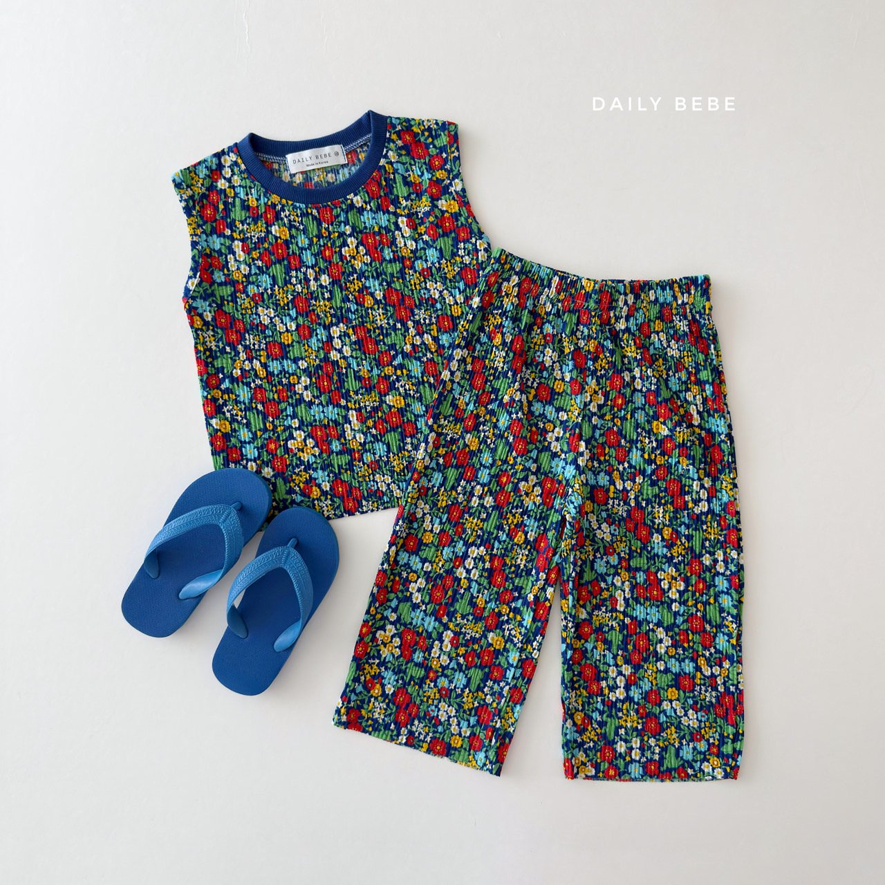 Contrast Pleated Set