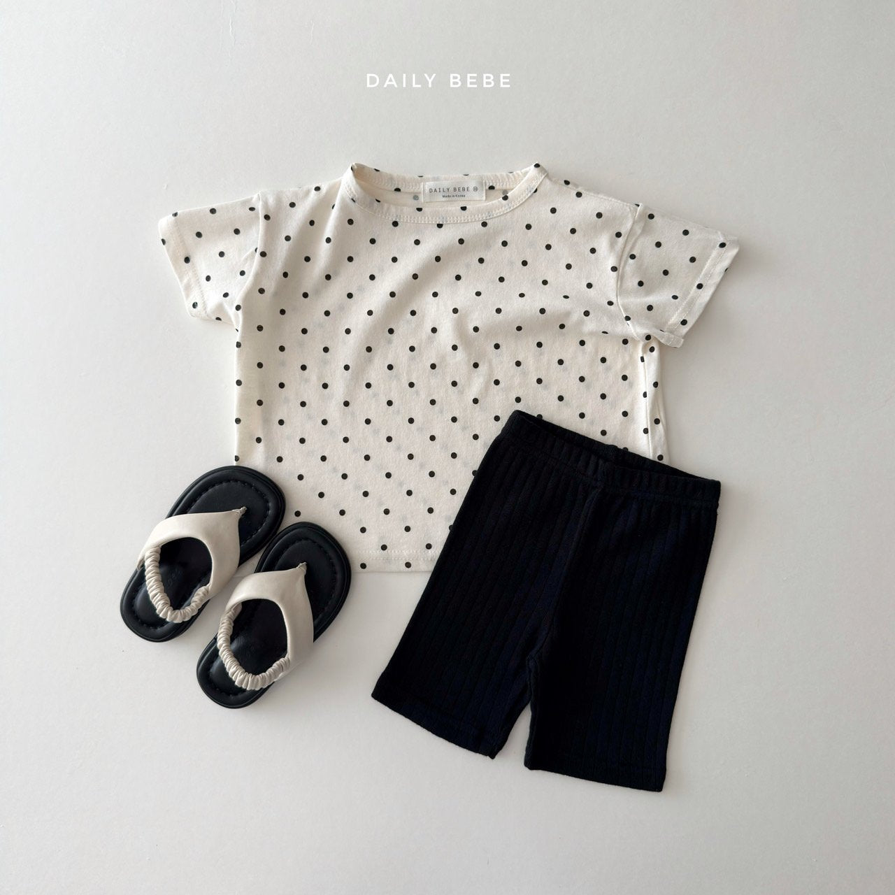 Eyelet Capri Leggings