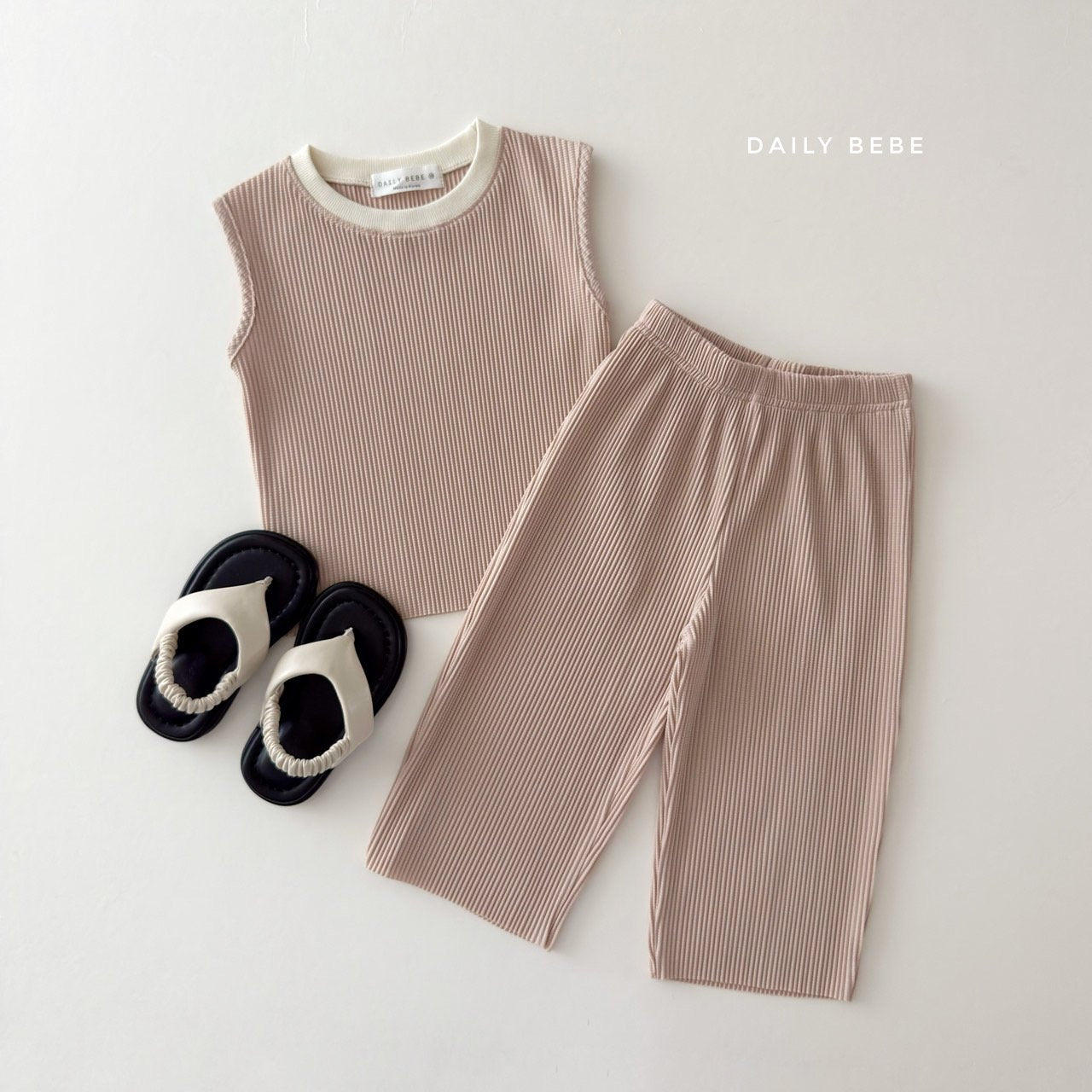 Contrast Pleated Set