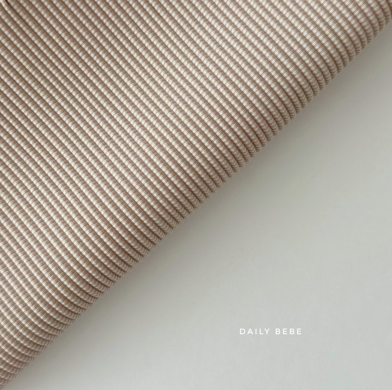 Contrast Pleated Set