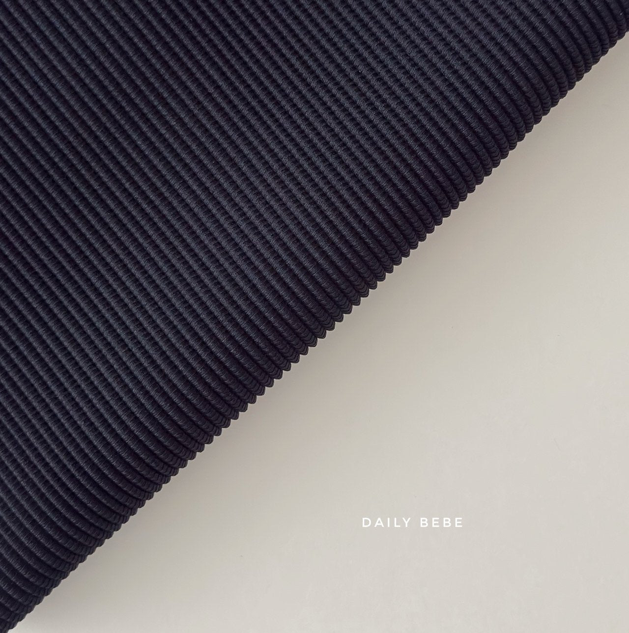 Contrast Pleated Set