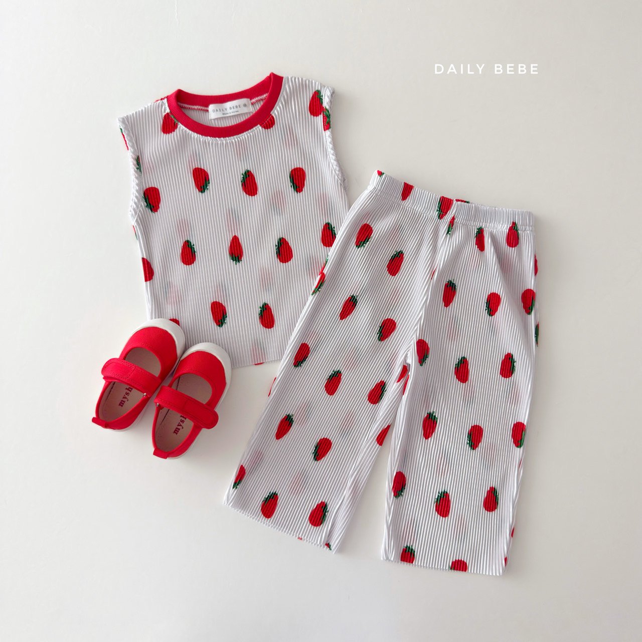 Contrast Pleated Set