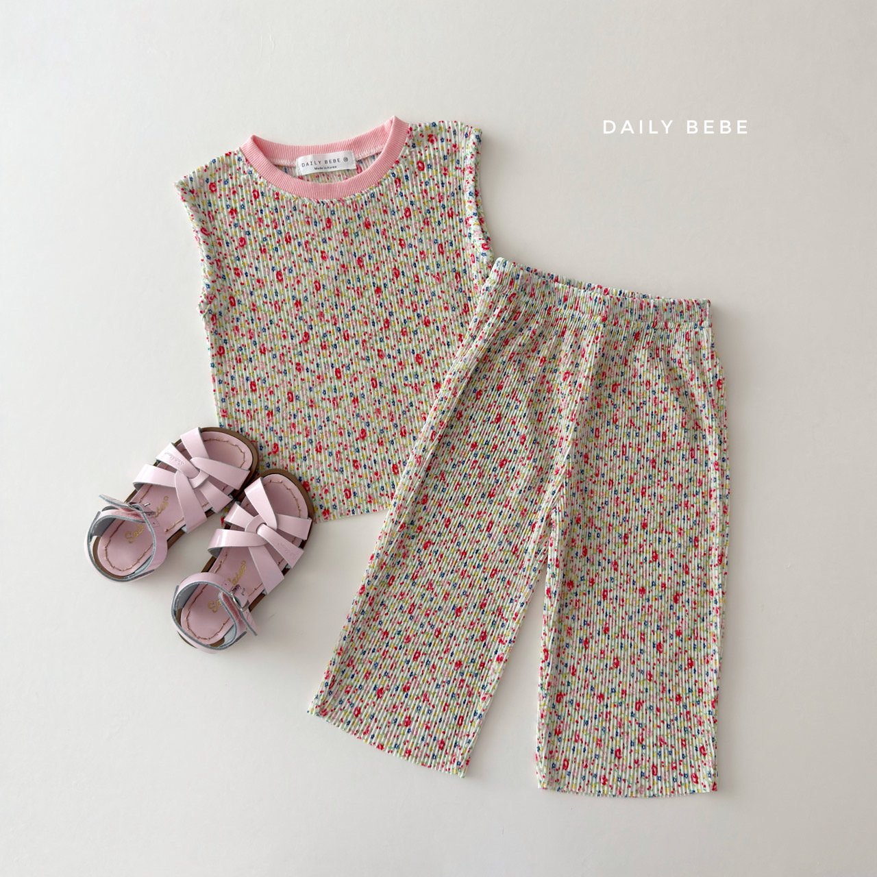 Contrast Pleated Set